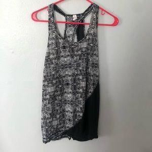 Lightweight yoga top